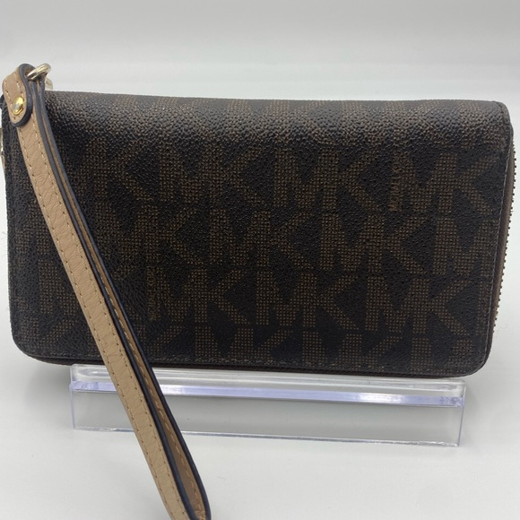 Michael Kors Zip Wallet in MK PrInt and wristlet. GUC - Picture 2 of 12